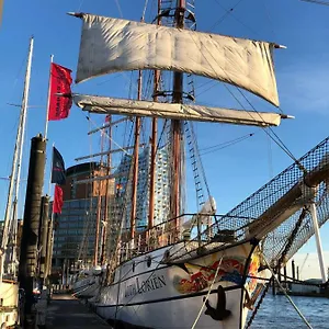 Botel Segelschiff Loth Lorien, Hamburg